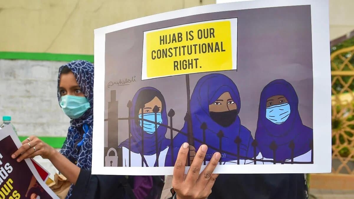 karnataka, hijab controversy, hijab, burqa, karnataka, hijab row, muslim women, muslim girls, controversy over hijab