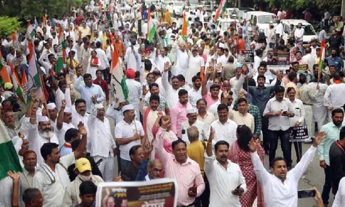 Congress,VD Savarkar,Siddaramaiah,protest
